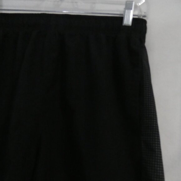 UNDER ARMOUR | medium | Loose Fit | Heat Gear | Black Exercise Shorts - Picture 5 of 16